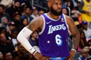 詹姆斯与湖人不急续约 联盟已有多支球队致电问价